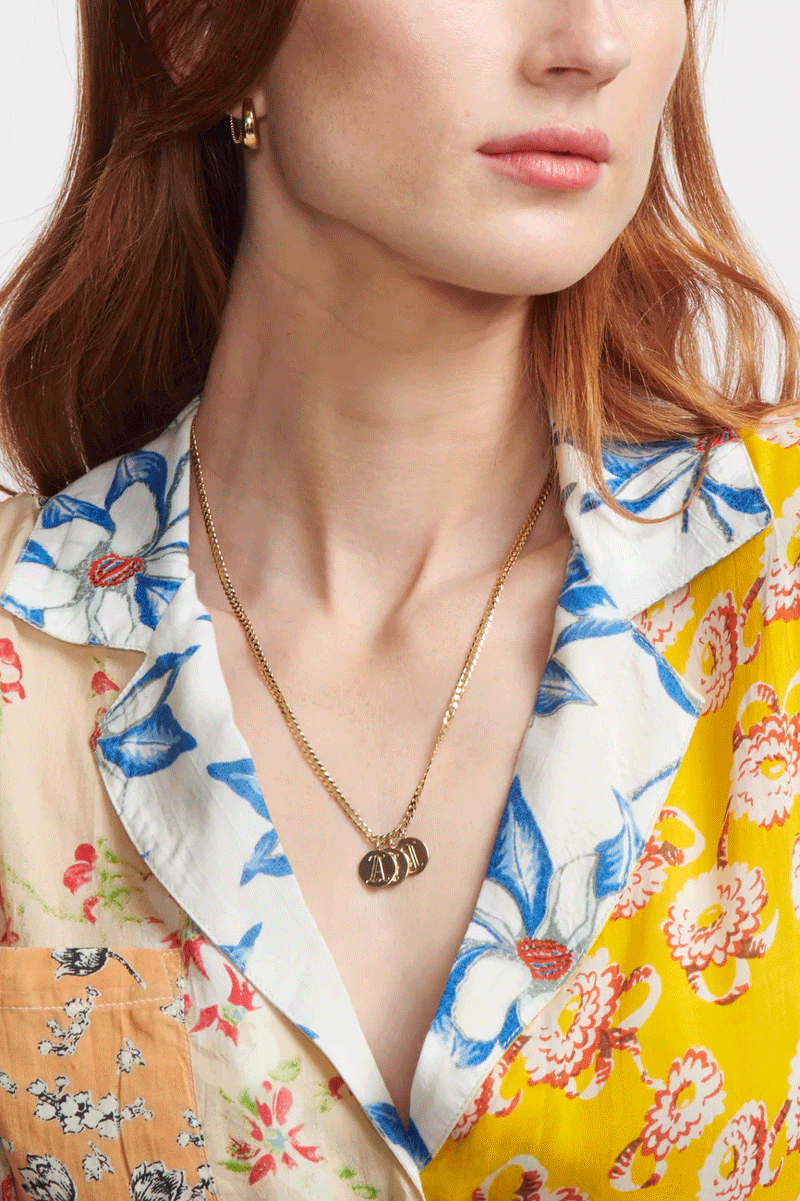 One Medallion Signet Necklace - Yellow Gold